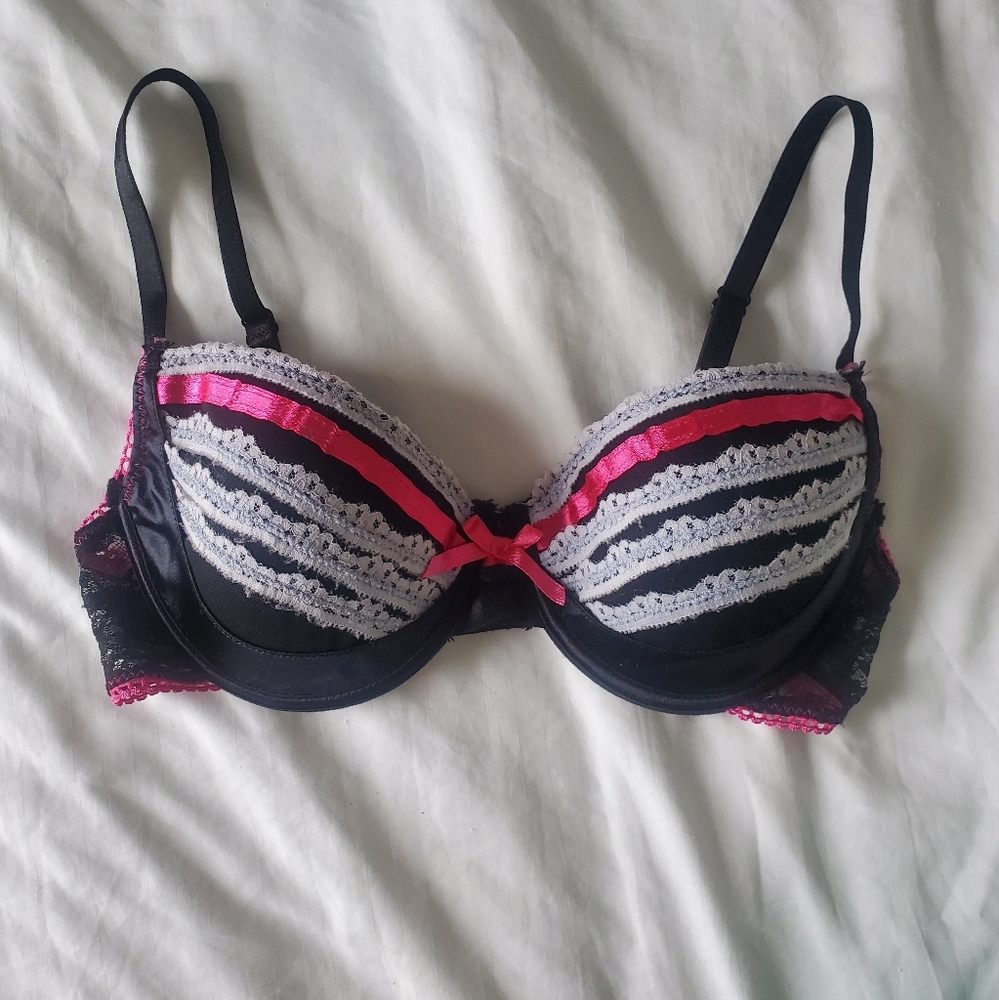 🎉2 for $15🎉 Black White and Pink Lacy Underwire Bra